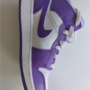 Air Jordan Size 5 white and purple with box.
